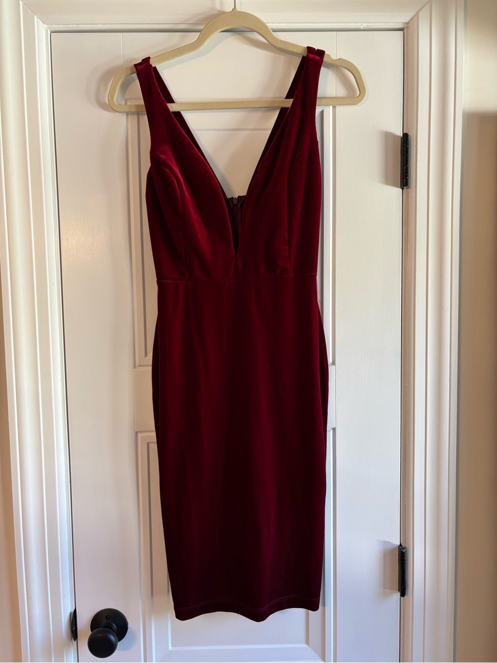 Windsor Sleeveless V-Neck Bodycon Dress in Wine Red